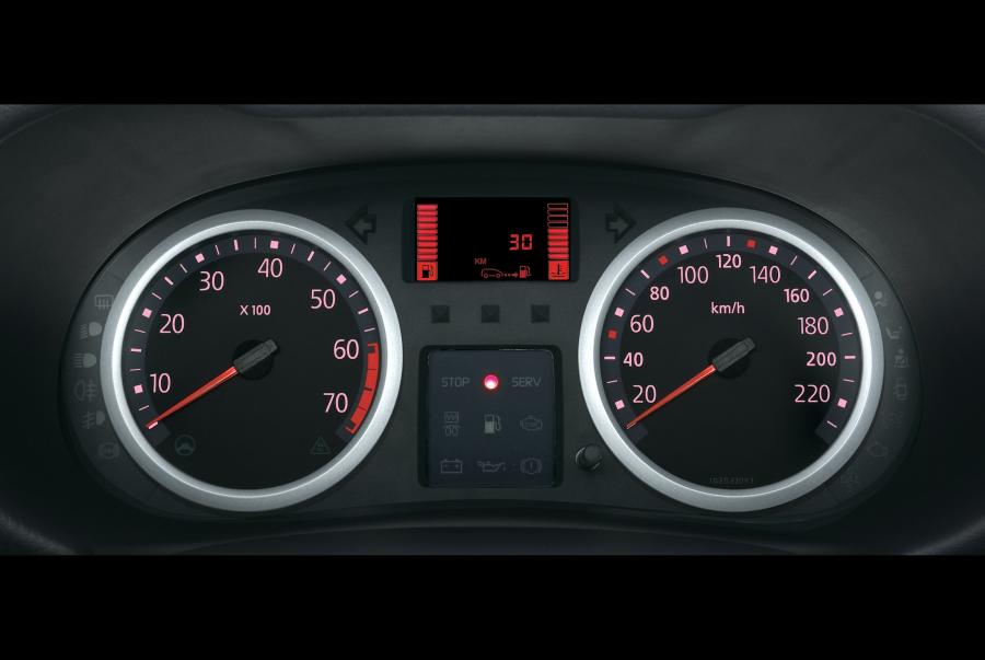  Renault Clio 3-Door 2001 года  (фото 35 из 58)